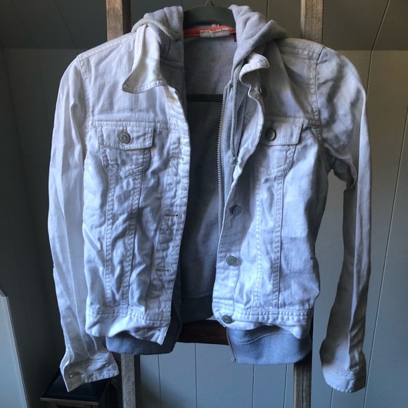 White jean jacket with inner sweater with hood - Picture 2 of 5